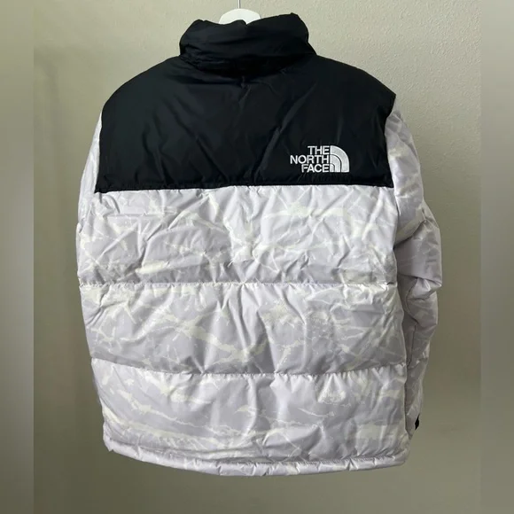 The North Face Women's 1996 Retro Nuptse 700 fill goose down Jacket - Picture 5 of 11